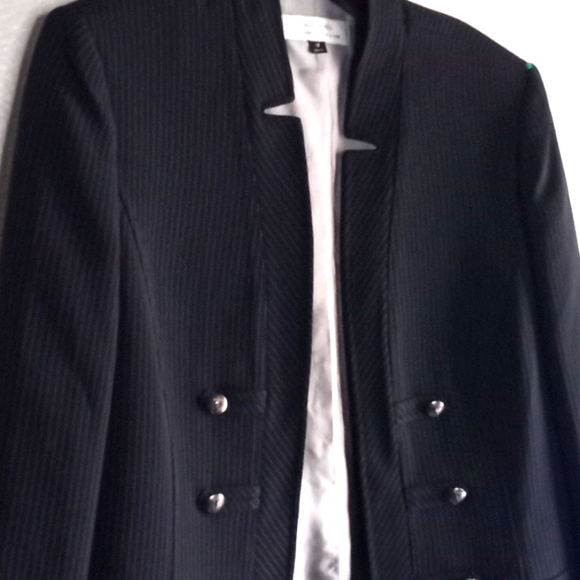 Tahari sz 12 stripe military blazer. - Picture 4 of 8